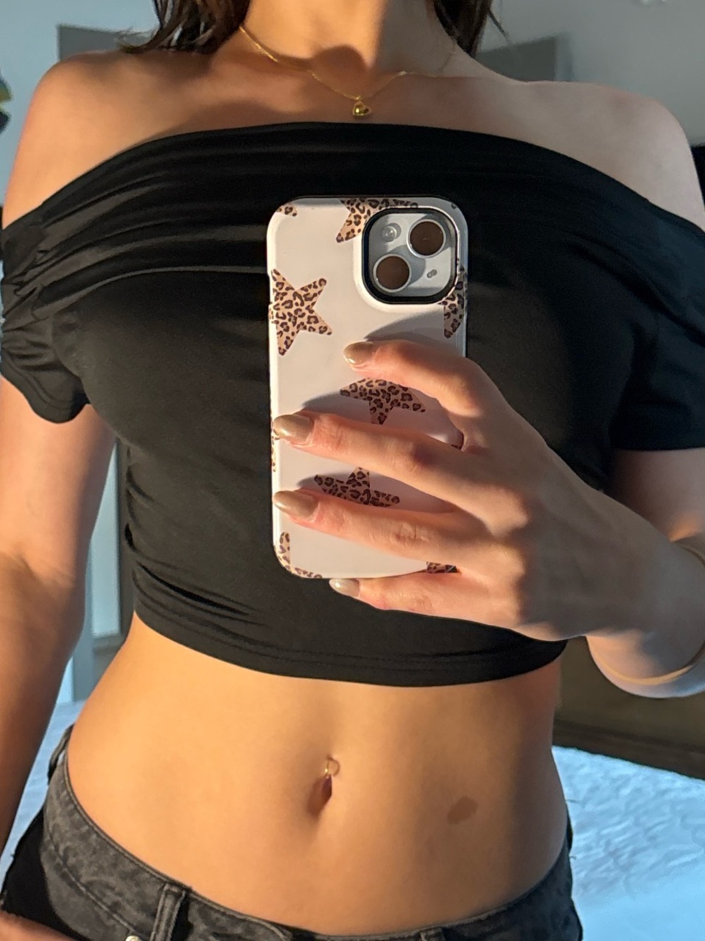 superdown Off-the-Shoulder Black Crop Top